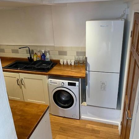 Beautiful Studio Apartment Milford Haven Eksteriør billede