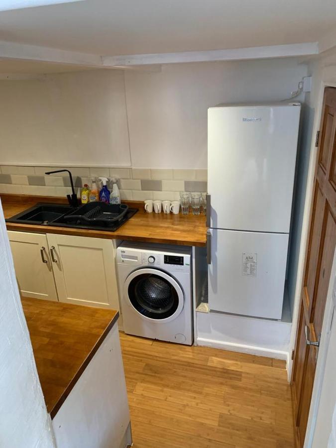 Beautiful Studio Apartment Milford Haven Eksteriør billede