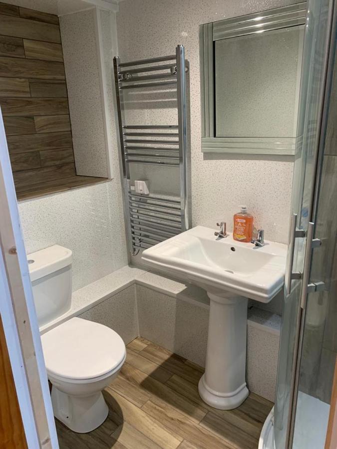Beautiful Studio Apartment Milford Haven Eksteriør billede